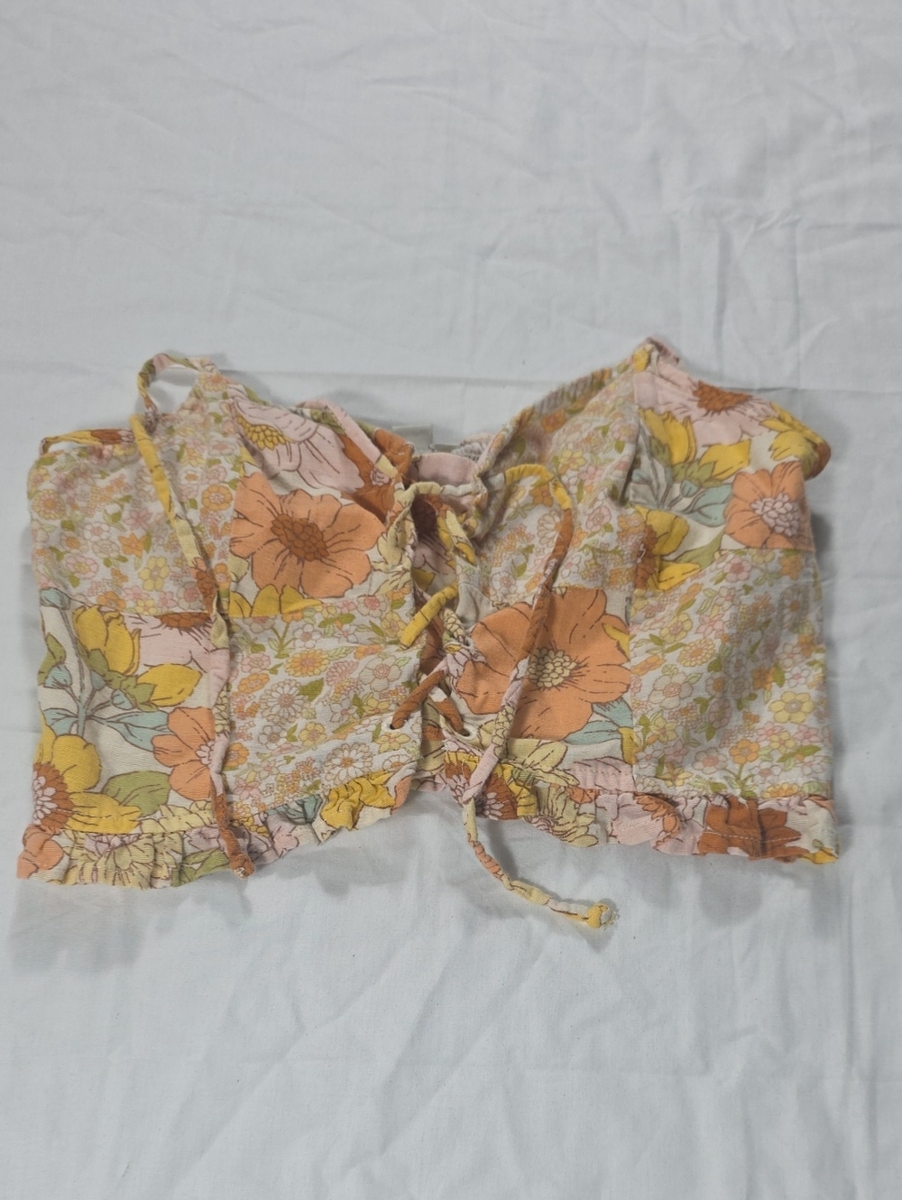 American Eagle Outfitters Floral Lace-Up Crop Top in Peach, Yellow, and Cream